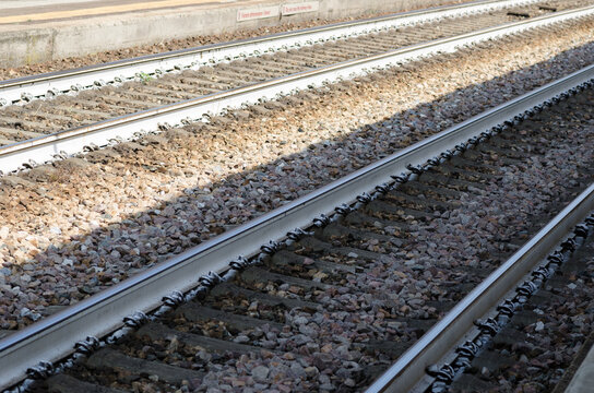 travel: the railway lines now have tracks designed with modern techniques to develop the most ecological and efficient electric transport.