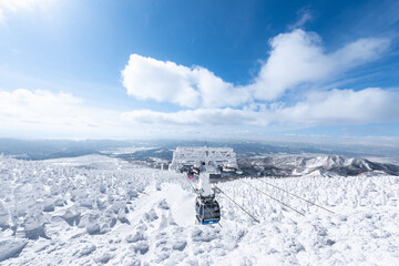 日本　山形蔵王白銀世界樹氷原とロープウェイ地蔵山頂駅