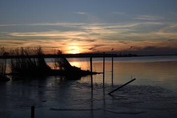 Obraz premium sunset on the lake