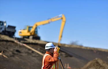 建設工事の測量管理を行う技術者