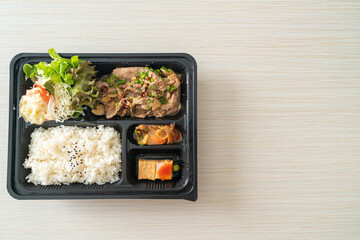 Japanese rice with pork yaki bento set