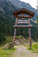 Beginn des Wanderwegs Venedigerweg in Salzburg, Österreich