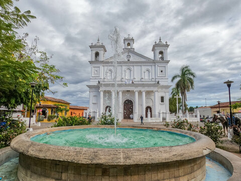 Exterior of the beautiful colonial Santa Luc&iacute;a church in Suchitoto, El Salvador