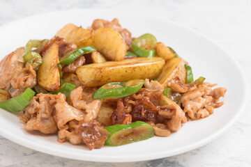 豚肉とポテトの炒め物