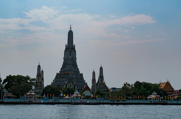 Wat Arun temple river view