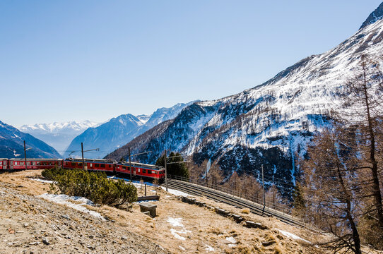 Poschiavo, Bernina, Val Poschiavo, Alp Gr&uuml;m, Lago di Poschiavo, Puschlav, Val Bernina, Bernina-Express, Zugreise, Alpen, Graub&uuml;nden, Winter, Schweiz