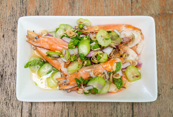 Spicy Grilled Prawn salad with Lemongrass