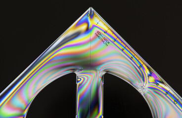 Iridescent colors, polarized light, interference