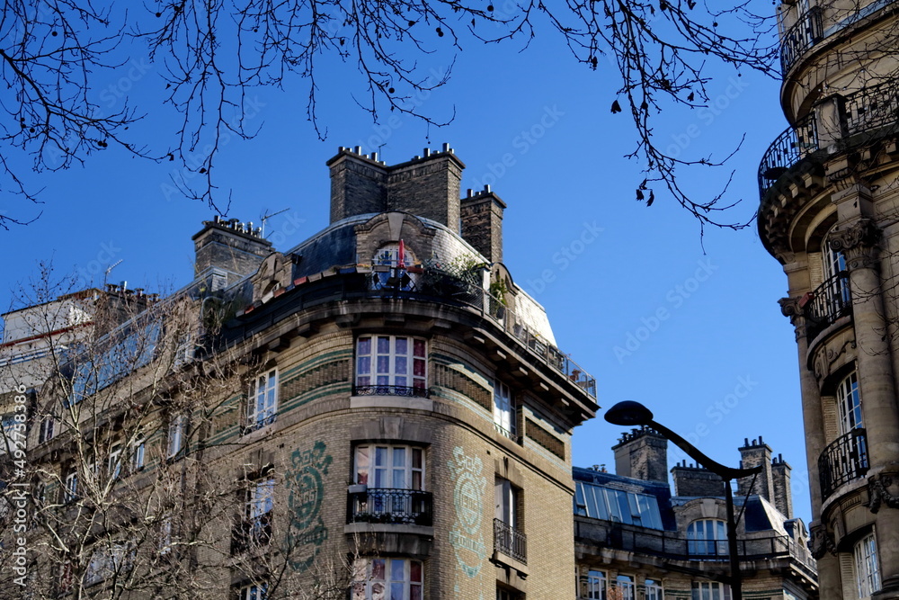 Poster dernier étage sous les toits avec balcon. paris