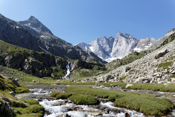 Fototapeta na wymiar massif du Vignemale