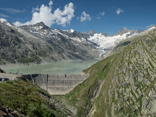 Obraz na płótnie Canvas Alpine valley with lake, glacier and sharp peaks