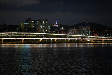 Fototapeta na wymiar Night of Han River and Namsan Tower