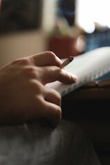 Obraz premium A student studying at his workplace at home