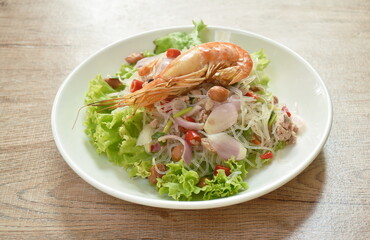 glass noodle with shrimp and chop pork spicy salad on plate