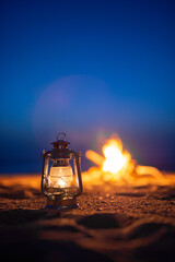 焚き火とランタン
