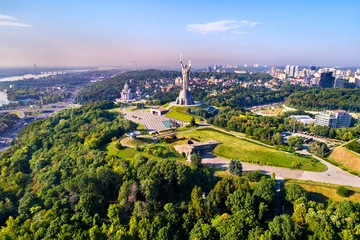 Wandcirkels tuinposter The Motherland Monument and the Second World War Museum in Kiev, Ukraine before the conflict with Russia © Leonid Andronov