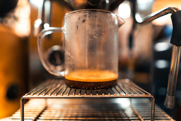 Coffee machine and cup of expresso