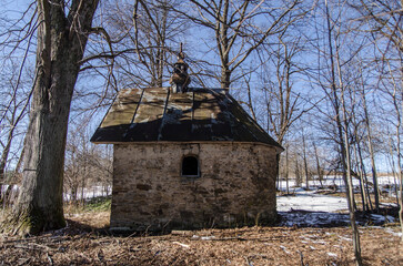 Murowana kapliczka © wedrownik52