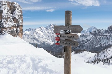 Cortina d'Ampezzo Dolomiti Trail signs