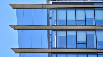 Obraz premium Perspective view to steel and blue glass. Commercial modern city of future. Business concept of successful industrial architecture. The sunlight falling on the building.
