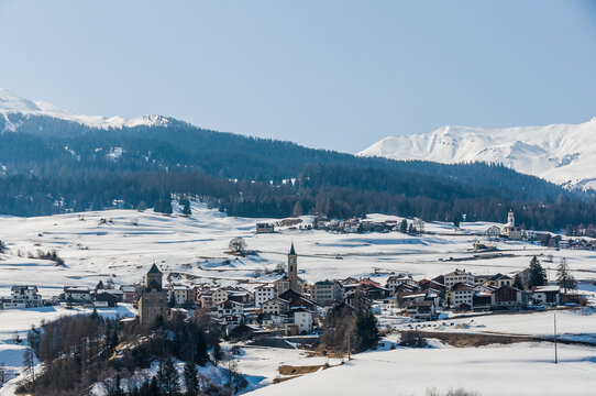 Riom, Parsonz, Radons, Surses, Burg , R&auml;tia Ampla, Savognin, Bivio, Albula, Julierpass, Fluss, Geglia, Tiefencastel, Graub&uuml;nden, Alpen, Berge, Wintersport, Schlitteln, Winter, Schweiz