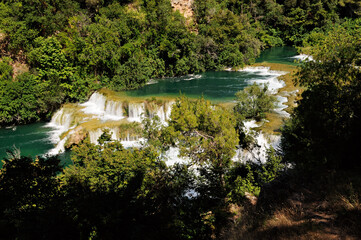 Rivière sauvage dans le parc national de Krka, ensemble de chutes de Skradinski Buk, Croatie