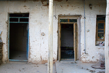 Fototapeta na wymiar abandoned house in the village