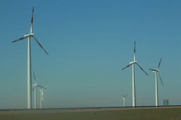 Mehrere Windkrafträder