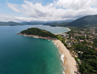 Obraz premium view of the sea and mountains