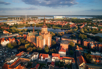 Hansestadt Stralsund panorama miasta kościół mariacki gotycka katedra Marienkirche i starówka