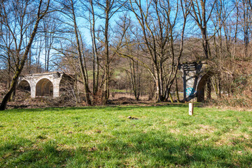 Reste einer Eisenbahnbrücke an der Wied Bahnstrecke Linz (Rhein)–Flammersfeld