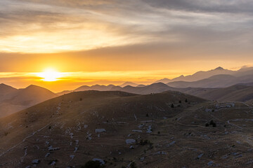Fototapeta na wymiar Stunning sunset over Gran Sasso National Park of Abruzzo, Italy