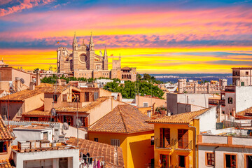 Blick auf die Stadt Palma de Mallorca mit Kathedrale, Mallorca, Spanien	