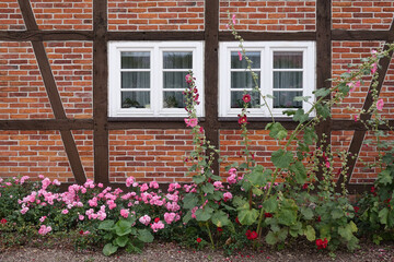 Fototapeta na wymiar Fenster an einem Fachwerkhaus in Gingst, Ruegen