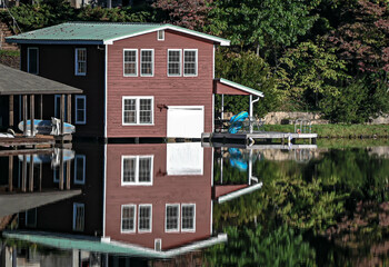Fototapeta na wymiar house on the water