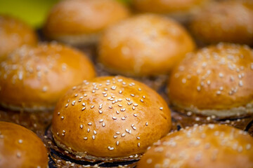 Hamburger and sandwich breads prepared untouched in the factory environment