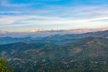 Fototapeta na wymiar Beautiful sunrise over the mountains in the center of Sri Lanka