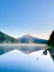 Fotobehang Blauw meer in de bergen