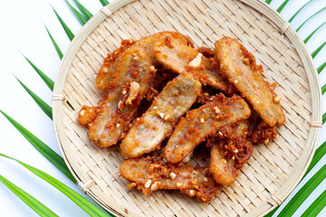 Fried bananas in bamboo plate
