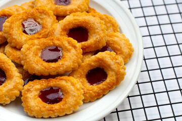 Puff pastry cookies filled with jam