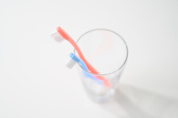 歯ブラシ　白バック　同棲　新生活