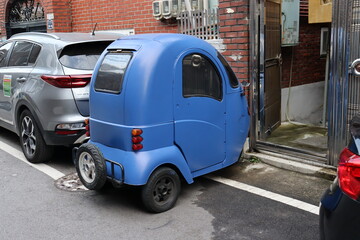 blue car