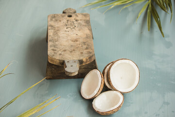 Coconut halves and coconut water separating equipment