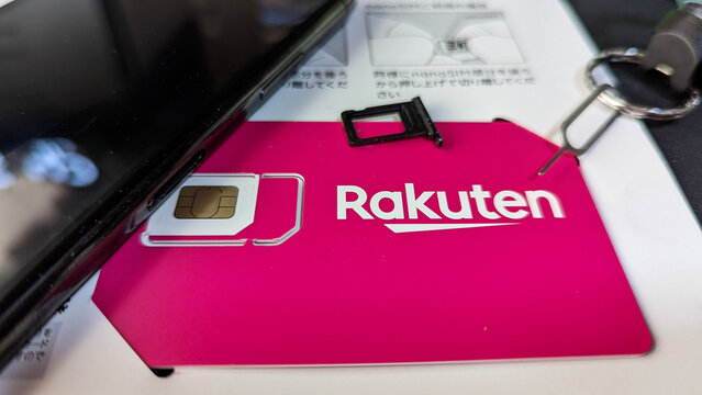 MNPで楽天モバイルに乗り換え&機種変更。物理SIMをセットします。格安SIM/MVNO/スマホ低価格運用