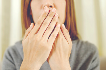 Women have bad breath caused by swollen gums.