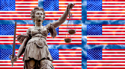 Die Justitia, das Symbol für Gerechtigkeit uind Justiz mit Schwert und Waage vor der Flagge der...