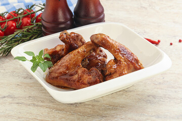Roasted chicken wings with spicy sauce