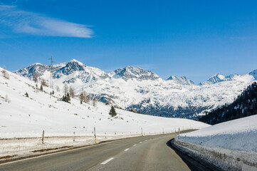 Julierpass, Passstrasse, Bergstrasse, Strassendienst, Passh&ouml;he, Engadin, Alpen, Winter, Winterwanderweg, Wintersport, Graub&uuml;nden, Schweiz