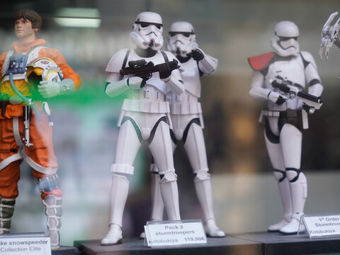 Star Wars Storm Trooper white figurine character toy StarWars in windows shop