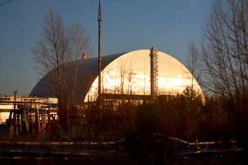 il tramonto sul sarcofago del reattore 4 di chernobyl
